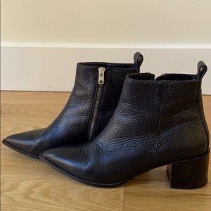 Everlane the Boss Boot in black